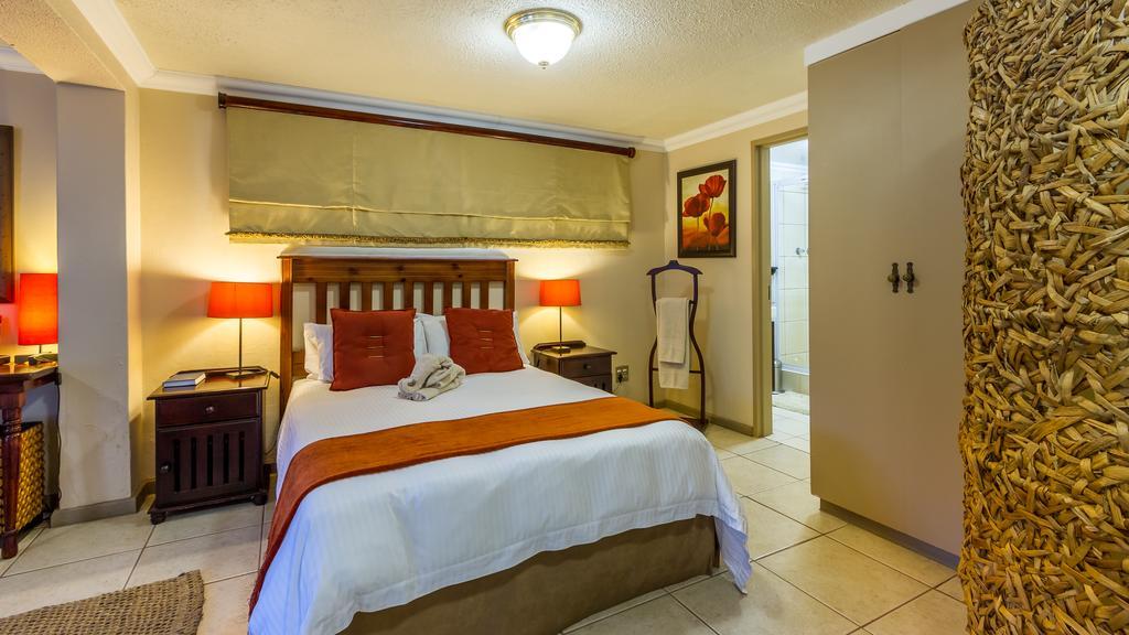 Joern'S Gaestehaus Mbombela Habitación foto