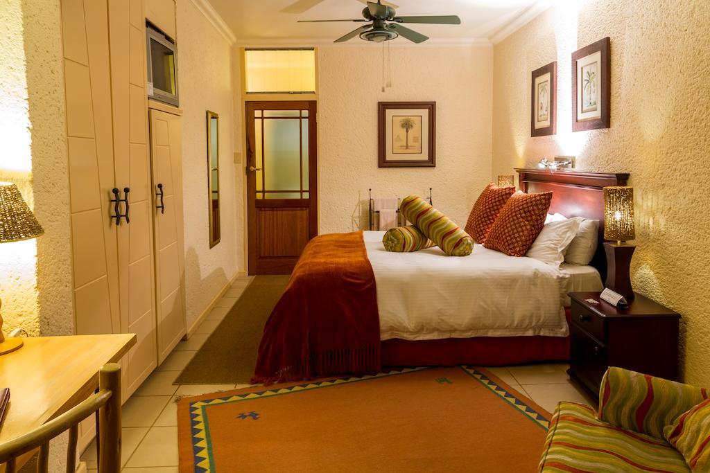 Joern'S Gaestehaus Mbombela Habitación foto